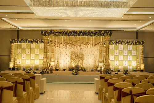 Hotel Tulips Grand